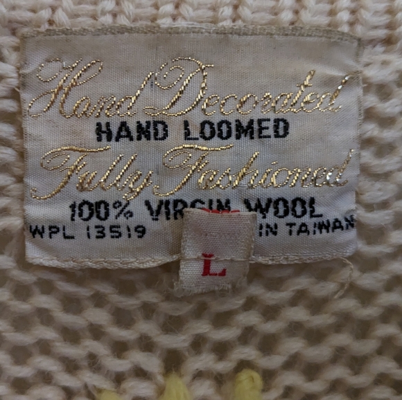 Darling VINTAGE hand-loomed daisy sweater! - Picture 3 of 11